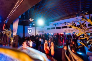 Embrace any occasion 🌟
•
•
@justice.hq 
📸@scotchphotos 
#eventspace #losangeles #immersiveevent #avvenue #mitzvah #wedding #social #privateevents #corporateevents #immersiveexperience #midcity #projectionmapping #corporate #venue #venuedecor #eventvenue