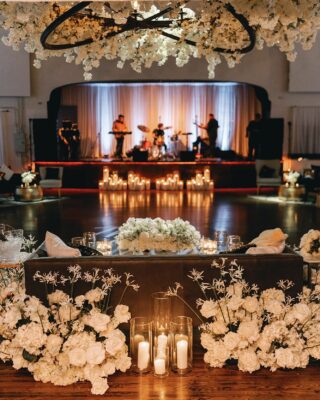 Meet me under the chandelier ✨
•
•
📸 @whenandwherephotos 
Planning: @tolentinoevents 
Florals: @egfloraldesign
Rentals: @lapinataparty 
Rentals: @mtb_event_rentals
Graze Boards: @sayang.market
Music: @the_detroit_nights
Rentals: @mtb_event_rentals
Design: @the84thhour 
#event #losangeles #immersiveexperience #avvenue #mitzvah #weddingideas #midcity #corporate #privateevents #eventvenues #venue #venuedecor #projectionmapping